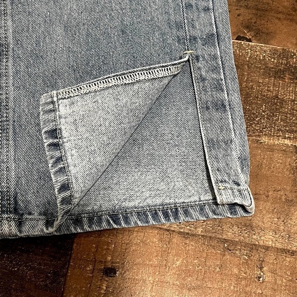 REDIAL by Pretty Little Thing Light Wash Split Hem Jeans - Picture 7 of 11